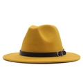 Mosterdgele wollen fedora hoed met zwarte lederen riem en een zilveren metalen gesp - M / Geel