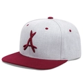 Cappellino da baseball bicolore grigio e bordeaux con grande lettera A ricamata - Regolabile / Grigio Rosso