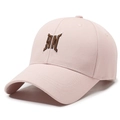 Rosa Baseballkappe aus Baumwolle mit dunkelbrauner gotischer Stickerei und gebogenem Schirm - Einheitsgröße(Einstellbar) / AN Buchstaben Stickerei (K-475) / Rosa