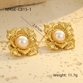 Detalle de pendientes de flor con perla dorada mostrando el diámetro de 2,61 cm y textura - Estilo de Flor Radial de Varias Capas (NMSE-C815-1) / Chapado en oro 18K
