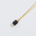 Collier élégant en or avec un pendentif minimaliste rectangulaire en zircone noire - Noir