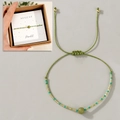 Detail des August Peridot Geburtsstein Armbands mit grünen Perlen und Kordelzugband - August Geschenkbox Plus/Grün/Peridot