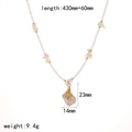 Vue détaillée du collier en perles style océan avec pendentif baleine et spécifications - Pendentif Étoile (TN3538)