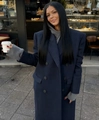 Dettaglio cappotto in lana blu navy gessato oversize con bottoni doppiopetto - S / A Righe Blu Navy