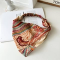 Fascia elastica con stampa paisley rossa e arancione su sfondo di rivista bianca - Bianco Crema Retrò