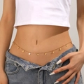 Gouden buikketting van roestvrij staal met vlinderhangers gedragen door een model - Gouden Vlinder Taille Ketting
