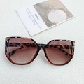 Occhiali da sole oversize con stampa leopardata, lenti marroni sfumate e protezione UV - Sfumato Grigio Tè