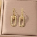 Goldene geometrische Ohrringe mit Zirkonia-Inlay und hohlem rechteckigem Rahmen-Design - Gesteppter Rechteckiger Rahmen / Gold
