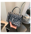 Sac à main imprimé léopard avec fermoir en métal argenté et bandoulière réglable - Gris