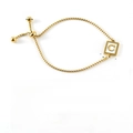 Detailed size specifications of the adjustable 18K gold plated shell charm bracelet - Letter C / Gold/White Shell