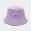 Detalle del bordado de corazón arcoíris en el gorro de algodón color lavanda - M (56-58cm) / Violeta Claro