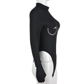 Detalle del body negro de manga larga con estampado de líneas blancas y orificios - S / Negro