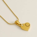 Collana con ciondolo a cuore placcato oro 18K con cristallo e intaglio a mezzaluna - Lettera C