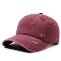 Vintage bordeauxrote Baseballkappe mit gesticktem Dackelmuster und gebogenem Schirm - Rot