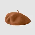 Classic wool felt beret in caramel brown for autumn and winter fashion style - M (56-58cm) / Caramel color