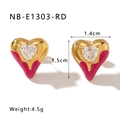 Gouden hart oorbellen met witte zirkoon en magenta emaille finish, maat 1,4 cm - Rood