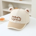 Dettaglio cappellino bimbo con orecchie da orso 3D e ricamo di lettere kink - 52cm / Beige