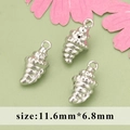 Tre ciondoli a conchiglia d'argento per gioielli DIY, misura 11,6mm x 6,8mm su fondo verde - Conchiglia Argento A / 11.6mm*6.8mm