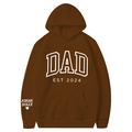 Sweat à capuche marron foncé avec imprimé Dad Est 2024 et détail personnalisé - S / Hauts / Café