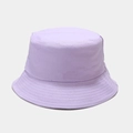 Gros plan détaillé du bob en sergé de coton violet clair avec bordure surpiquée - Taille unique / Mauve Clair