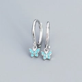 Orecchini a cerchio in argento S925 con ciondoli a farfalla turchese blu e perline - Platino (Turchese)
