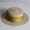 Cappello di paglia beige a corona piatta con nastro di raso dorato, stile vintage elegante - M / Beige (Cappello di paglia estivo)
