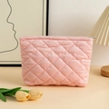 Detailed view of pink corduroy makeup bag with quilted diamond pattern and gold zipper - 27x6.5x17.5cm / Corduroy Pink