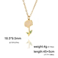 Goldene Sonnenblumen-Halskette mit lila Blütenblättern und grünen Blättern auf Weiß - Goldfarbe - Chrysantheme