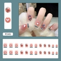 Macro-opname van korte vierkante plaknagels met roze verloop en donkergroene French tips - Frans Blush Stijl (R546)