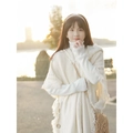Poncho bohemio de punto blanco marfil con borlas y botones oscuros estilo bosque - Blanco