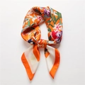 Oranje zijden sjaal met bloemen- en vlinderprint, vierkante omslagdoek van 70cm - Oranjerode Bloemen en Vlinders (FJ626-4)