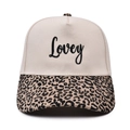 Cappellino a 5 pannelli con ricamo Lovey e visiera con stampa leopardata su bianco - Piccolo Leopardo-LOVEY