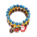 Détail de trois bracelets de perles de Noël avec breloques renne, Père Noël et boîte cadeau - Bleu/Jaune/Brun (Renne/Boîte Cadeau/Père Noël)