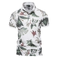 Detail eines weißen Herren-Poloshirts mit tropischem Blattmuster und Piqué-Gewebe - M / Weiß (2235)