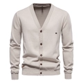 Detailopname van beige gebreid vest met V-hals en geribbelde manchetten - S / Abrikoos
