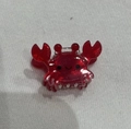 Mini-Haarklammer in roter Krabbenform aus glänzendem Acryl mit süßem Smiley-Gesicht - Krebs / Rot