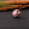 20*20mm / Rhodoniet met zwarte lijnen