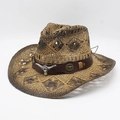 Detailopname van de geweven strooien cowboyhoed met leren band en stierenkop-embleem - M(56-58cm) / Donkerbruin (03)