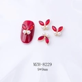 Gros plan de bijoux d'ongles papillon 3D rouge de 9x9mm avec base en alliage doré - Papillon Perle Rouge Foncé (8229)