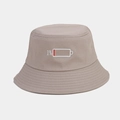Dettaglio del ricamo batteria 1% sul cappello a secchiello in twill di cotone kaki - M(56-58cm) / Cachi