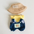 Stoffpuppen-Outfit mit khakifarbenem Anglerhut, gelbem T-Shirt und blauer Denim-Latzhose - Brauner Fischerhut + Gelbes T-Shirt + Grün Karierte Denim-Latzhose 3-teiliges Set / Passend für 17cm Puppe