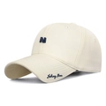 Gorra de béisbol de algodón crema con bordado N azul y estilo de visera suave para sol - Ajustable / Beige Claro