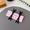 Juego de dos pinzas para el cabello en forma de X negro mate en tarjeta rosa - Negro Cruz (Par)