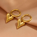 Boucles d'oreilles créoles avec pendentif cœur doré sur tissu de soie champagne - Boucles d'Oreilles Coeur Doré (B310)
