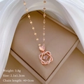 Nahaufnahme des roségoldenen Doppelherz-Anhängers mit Zirkonia in einer Box - Roségold Herz Beweglicher Stein Halskette (B116)