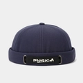 Dettaglio del berretto docker blu navy con cinturino nero e ricamo bianco masicM - Regolabile / Blu navy