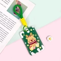 Grüner Weihnachts-Kartenhalter mit Rentier-Motiv und geflochtener Kordelschlaufe - Grüner Hintergrund Kleines Rentier / Grünes kurzes geflochtenes Seil