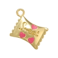 Detail eines goldenen Anhängers in Süßigkeitenform mit rosa Herzen und Sweet-Gravur - Rosa
