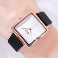 Montre vintage pour femme avec boîtier carré en or rose, cadran blanc et bracelet en cuir noir - Boîtier en Or Rose Cadran Blanc Bracelet Noir