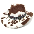 Dettaglio cappello da cowboy con stampa mucca, fascia etnica e pendenti metallici - M (56-58cm) / Corona a Cuore Caffè